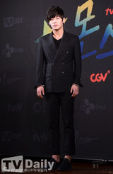 组图：龙俊亨出道5年首触电《Monster》发布