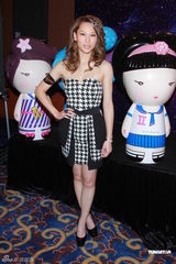 组图：陈法拉回美国度圣诞 陈茵薇力挺陈豪新剧