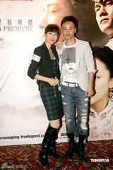 幻灯图：谢婷婷现身《苏乞儿》首映 与安志杰秀恩爱