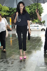 组图：大小S范玮琪夫妇现身大炳追思会