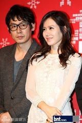 组图：JYJ俊秀与李珉廷宋允儿等助阵孙艺珍新片