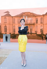 冯绍峰携女友亮相巴黎高订秀 倪妮新片2月开拍