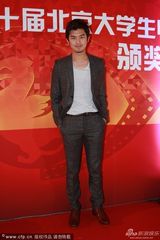 组图：陈柏霖亮相大影节 造型成熟显沧桑