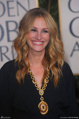 高清组图：朱莉娅-罗伯茨长款项链充满异域风