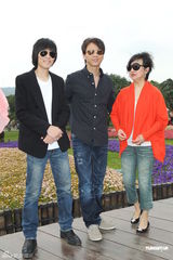 组图：陶喆与萧敬腾共游花博 自曝不排斥今年结婚