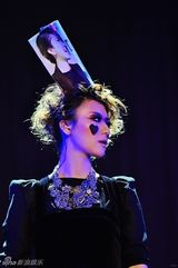 高清：尚雯婕广州个唱好听好看 幻魅彩妆唱出时尚