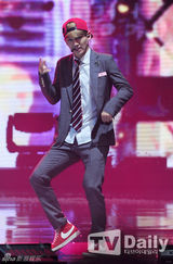 组图：EXO现身WAPOP演唱会 华丽舞技闪耀全场