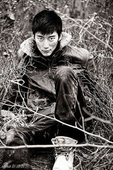 组图：宋珉宇力量写真演绎硬汉魅力