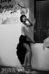 组图：高圆圆复古波波头登《时尚先生》