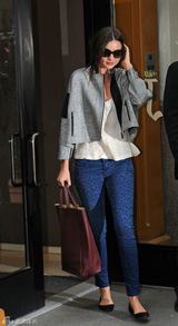 高清图：米兰达-可儿街拍补丁外套搭豹纹铅笔裤