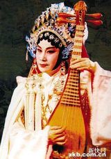 组图：粤剧大师红线女生前留影合集 优雅动人