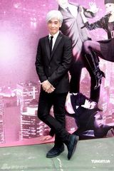 高清图：《飞女》剧组搞怪宣传 蔡少芬演活港女角色