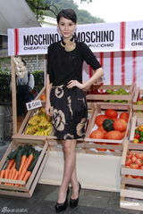 组图：谢婷婷曝锋芝同吃团年饭 阿Sa否认会秘婚