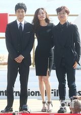 组图：李准河正宇出席釜山电影节舞台问候活动