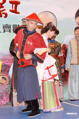 幻灯图：无线福将欧阳震华力挺新剧 收视高将裸奔