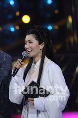 组图：《百变大咖秀》谢娜扮小龙女婀娜起舞