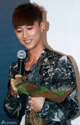 高清图：张佑赫签约华谊欲重组HOT 想跟周杰伦合作