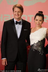 组图：金爵奖评委亮相余男成“一点红”