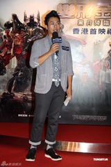 组图：《变形金刚3》香港首映 郑伊健黎耀祥捧场