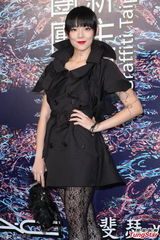 组图：欧阳妮妮着靓装亮相否认200元炒新闻