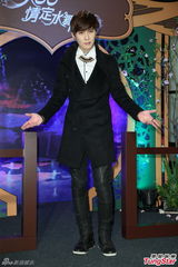 组图：唐禹哲对同性友人上下其手 对方直呼享受