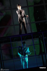 组图：达明一派演唱会落幕 何韵诗现身支持