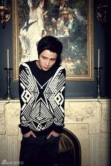 组图：薛之谦为时尚杂志拍摄大片 揭多面人生