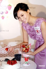 组图：陈法拉无袖小洋装显优雅 否认不满戏份被删