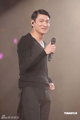 化身金发美女热舞[17\/44]高清组图:郑秀文香港