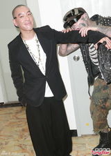 组图：麦浚龙邀僵尸男拍MV 否认有子暂无心当爸