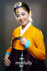 组图：韩星穿韩服拍写真迎中秋 南圭丽(南奎丽)典雅朱元粉嫩