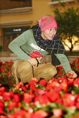 组图：王小毅上演自编自导光棍节主题街拍    