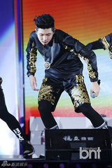 组图：2AM与MBLAQ等唱响炫动韩风演唱会