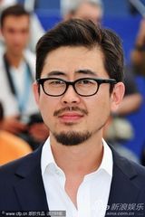 高清组图：《黄海》发布会 河正宇收获导演香吻