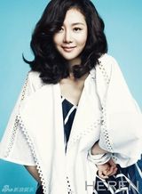 组图：韩星廉晶雅杂志写真 华丽装成熟优雅