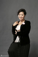 组图：王茜华优雅写真展现成熟女人味