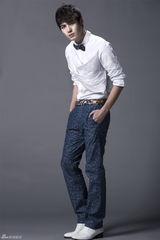 组图：人气偶像陈学冬 清新写真展萌笑