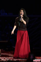 组图：S.H.E秀磅礡鼓技 压轴扛台北跨年