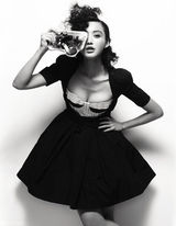 组图：张歆艺最新写真玩撞色 顶爆炸头扮搞怪潮人