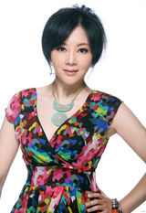 组图：梁丽妖娆写真出炉淡定优雅