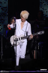 组图：F.I.R巡演台北开唱 三成员首度挑战个人舞台