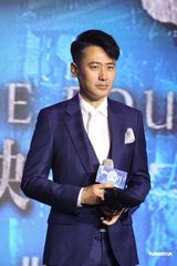 组图：《四大名捕》邓超搞怪刘亦菲学狗叫