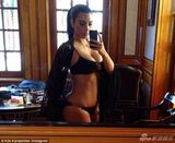 组图：gaga学卡戴珊自拍 黑眼圈雷人乱发糟心