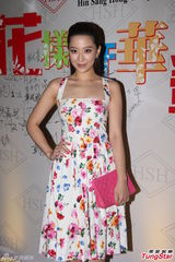 组图：甄子丹小姨子将嫁豪门 秀巨大钻戒