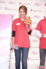 组图：应采儿张晋出席活动大谈育儿心得