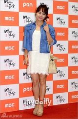 组图：金柳真等出席《百年的遗产》庆功宴