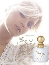 幻灯图集：卡戴珊化身空中美人 明星香水广告大放送