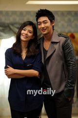 组图：韩星李宝英卞贞秀出席《爱情万万岁》记者会