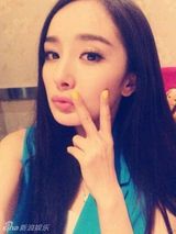 策划：卖萌耍宝手册揭秘 嘟嘴吐舌扮萝莉