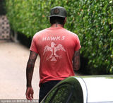 组图：小贝出交通事故被交警问话 车头严重损坏